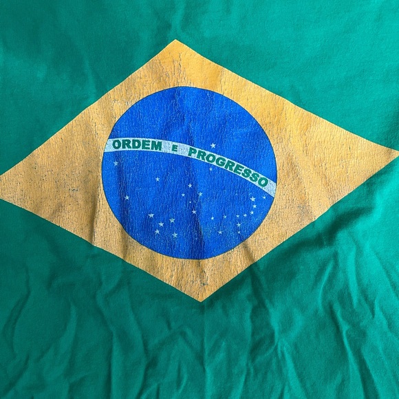 Fruit of the Loom Brazil Flag T-Shirt (Men’s Medium) - Picture 3 of 5